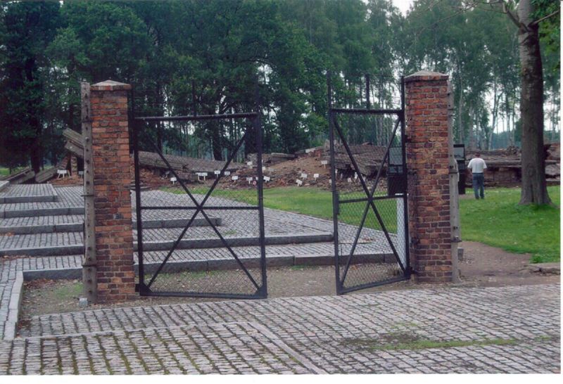Birkenau - gate at krem lll
